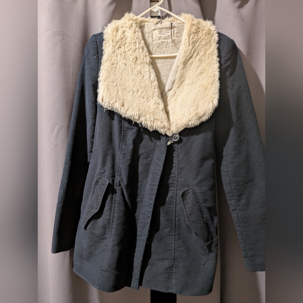 Zara Women's Black Jacket with Cream Faux Fur Collar